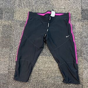 Nike Women’s Large DriFit Black with Pink Trim Capris